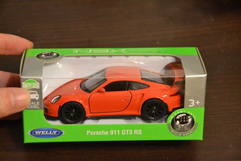 Porsche 911 991 GT3 RS orange Welly 1-35 nowy