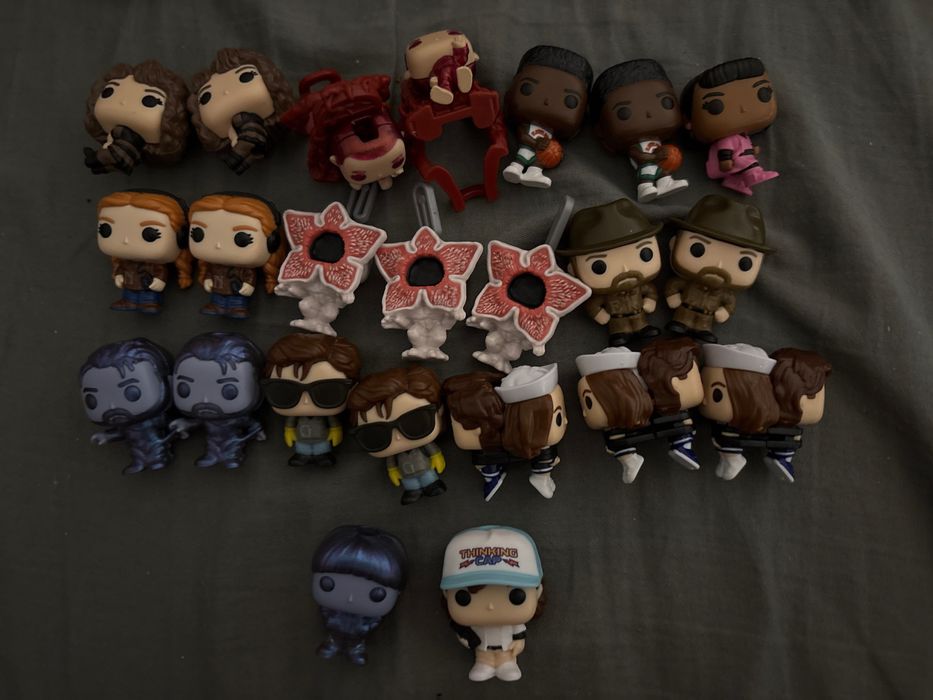 kinder joy stranger things фігурки