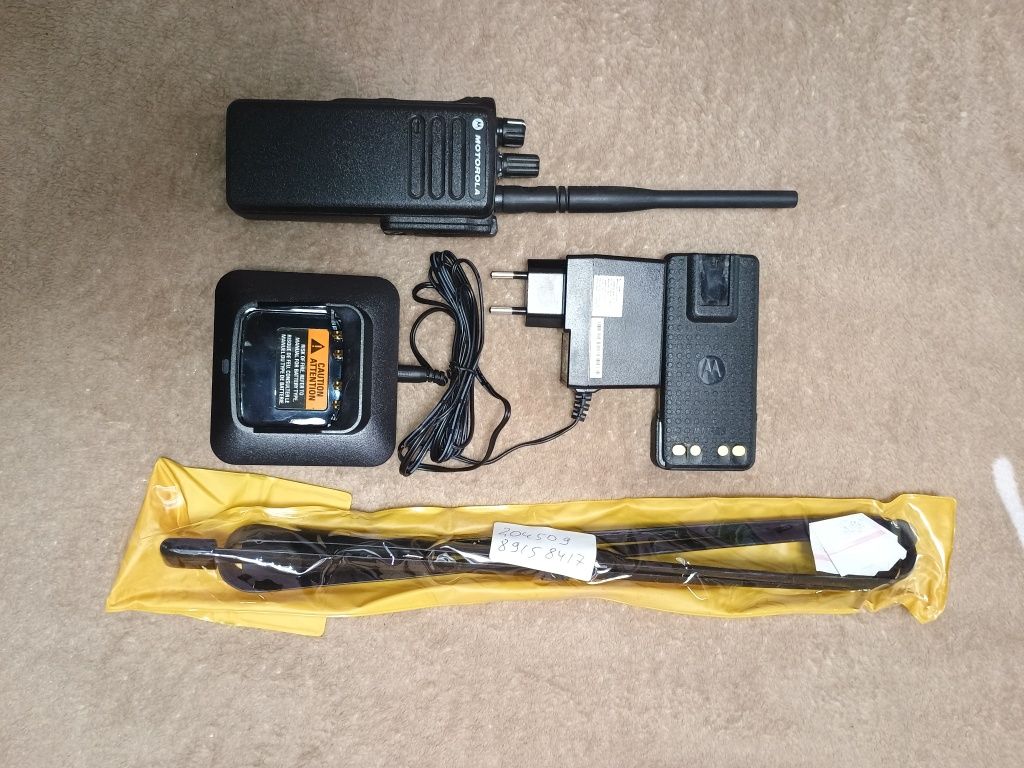 Професійна портативна рація Motorola DP4400 VHF