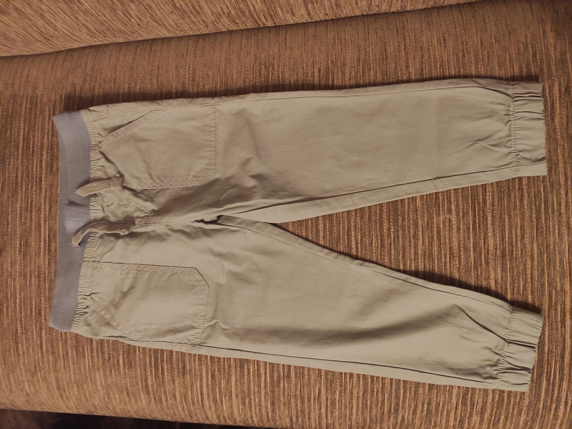 Spodnie spodenki letnie materiałowe 104