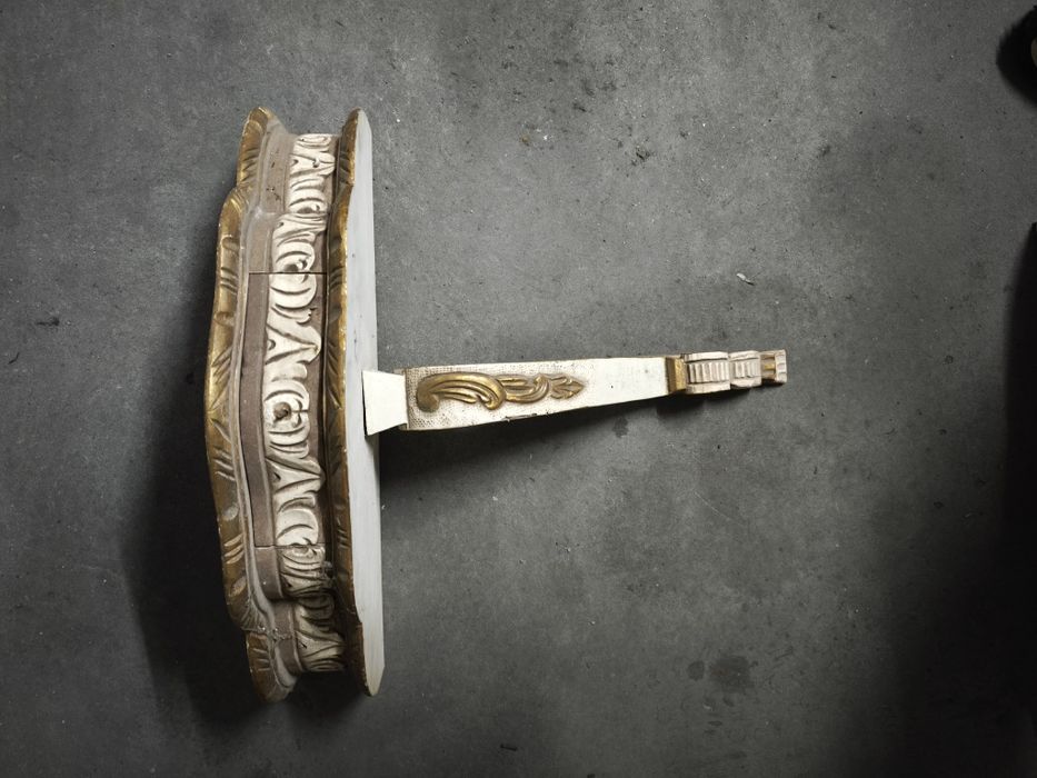 Mísula em Madeira, Lacada com Gaveta e Dourados