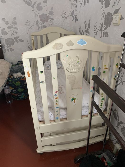 Дитяче ліжко маятник з матрасом та повним набором білизни