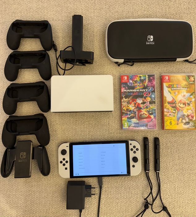 Nintendo Switch OLED com 2 jogos e acessórios