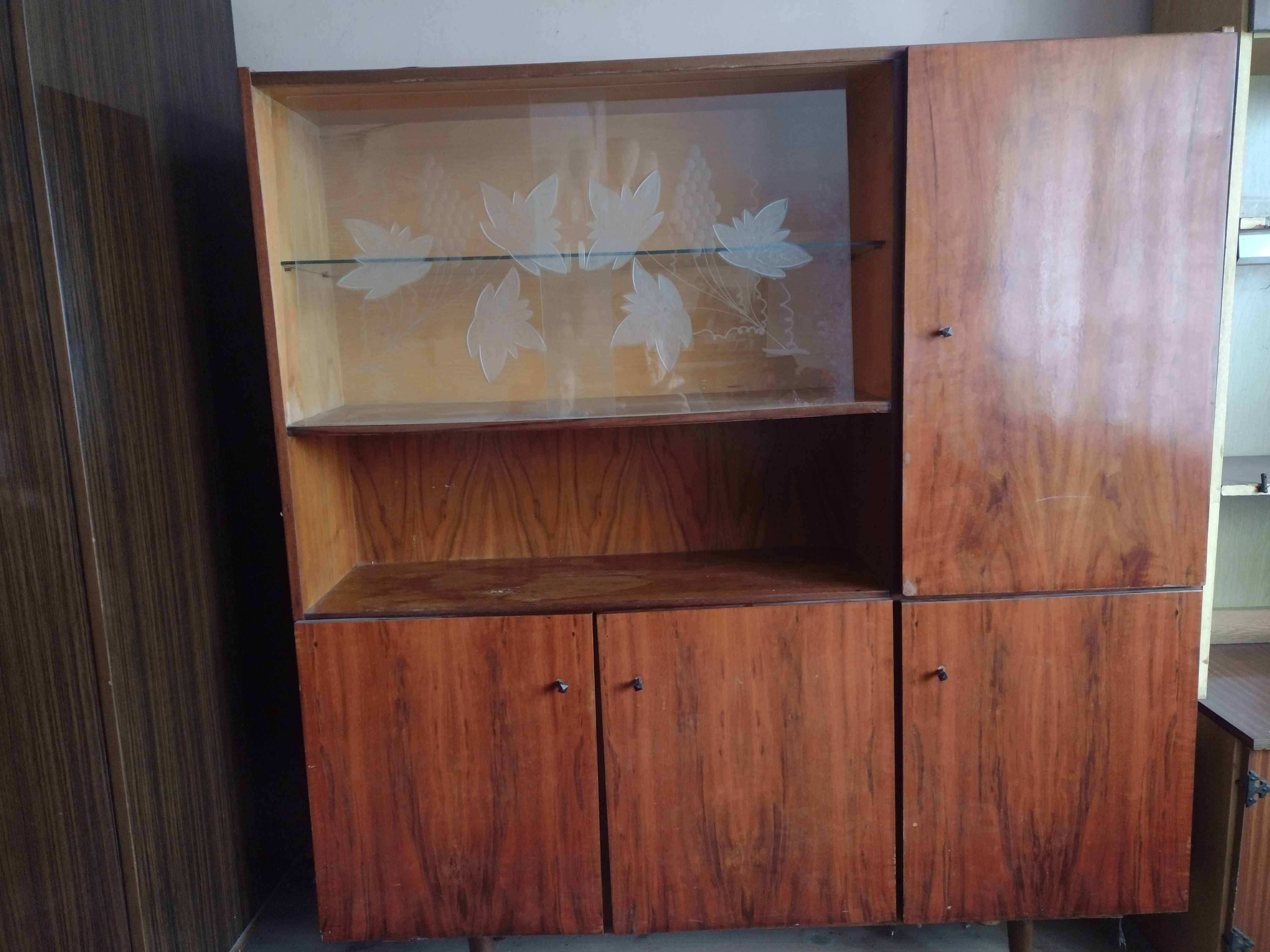 Kredens z lat 70tych