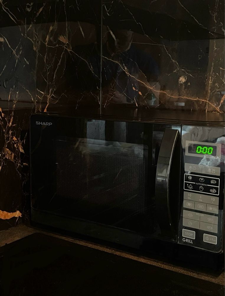 Kuchenka mikrofalowa, Mikrofala Sharp z opcją rozmrażanie i grill