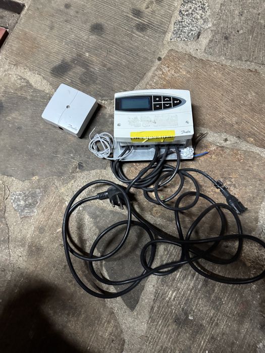 Sterownik regulator do pieca  gazowego  Danfoss