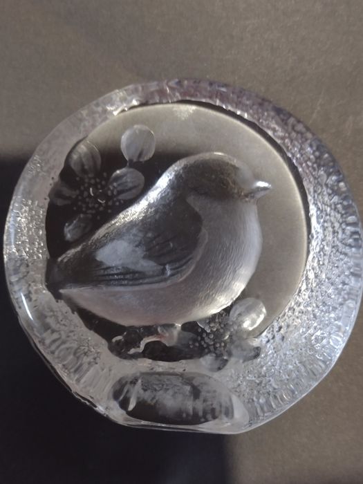 Вінтажний старовинний килимок з кришталю.