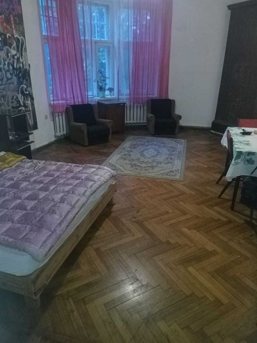Сдам подобово, посуточно квартиру в центрі. 2кімн. В.Арнаутська 21.