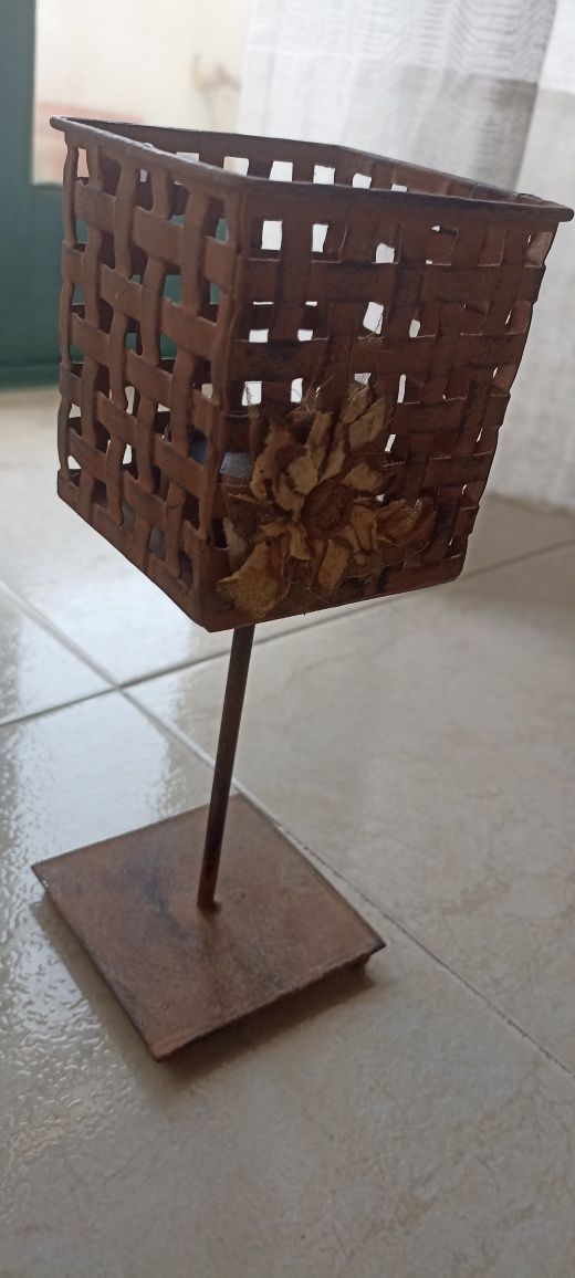 Porta velas com vela