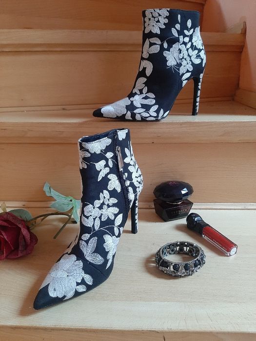 Haftowane botki ZARA , rozm.38,nienoszone, bardzo efektowne