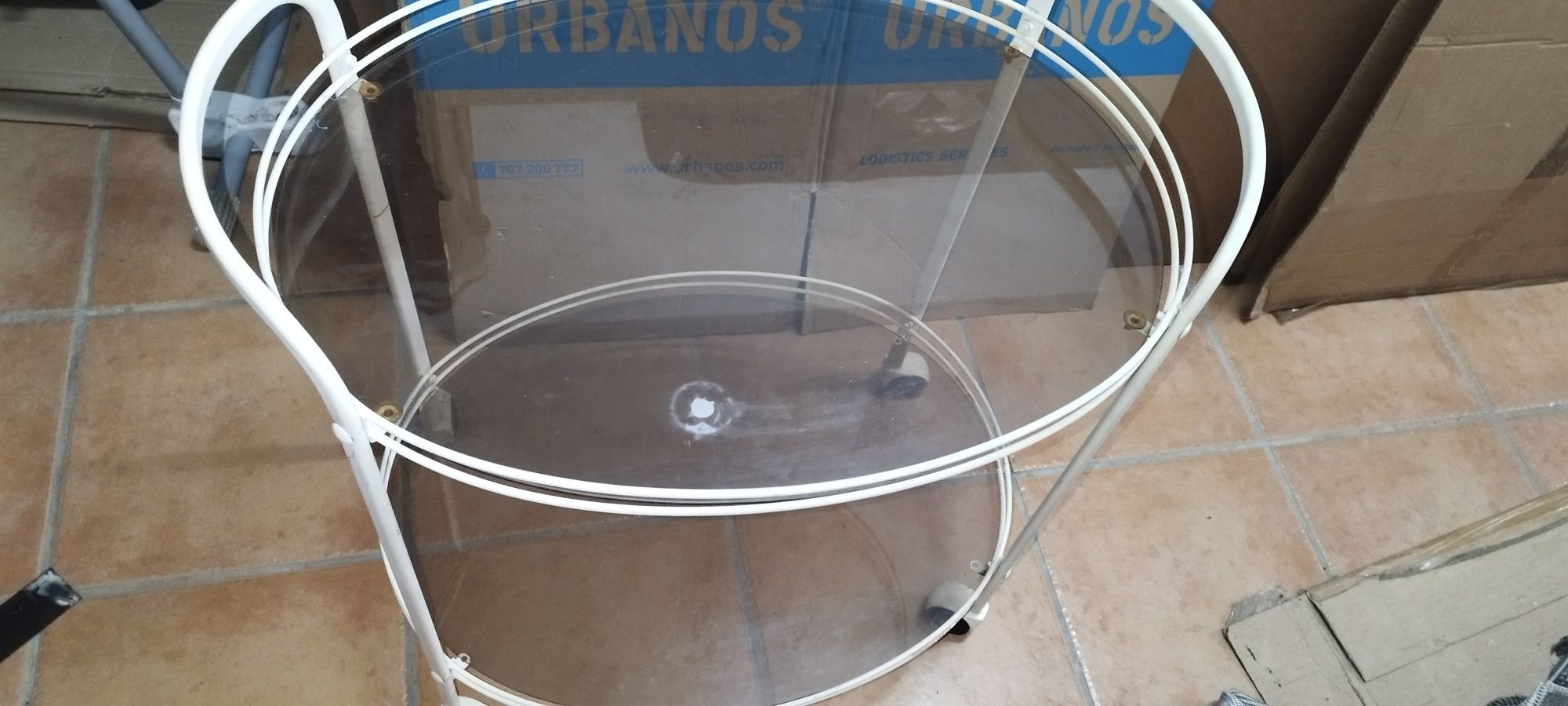 Carrinho de bar/chá e Cabide de quarto para camisas e calças