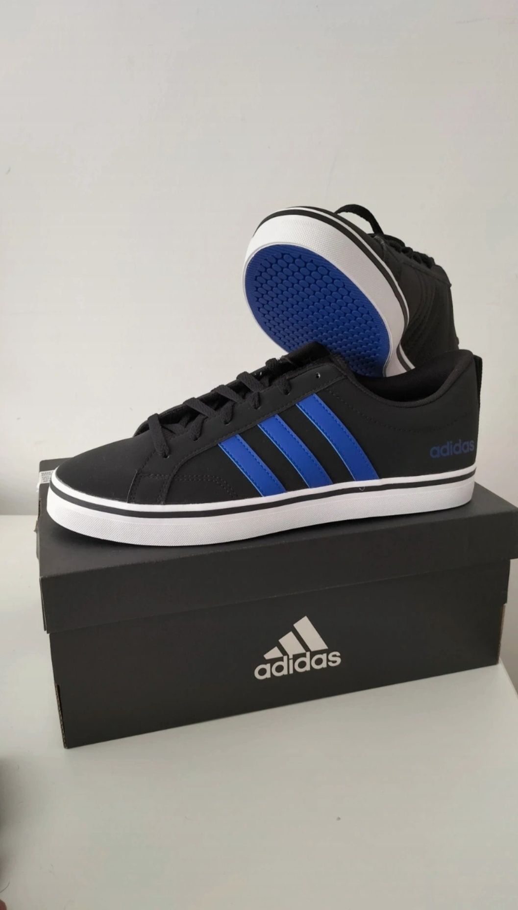 Buty adidas nowe 43 1/3 VS PACE 2.0 czarne z niebieskimi paskami