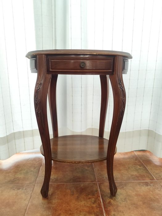 Móvel de apoio antigo