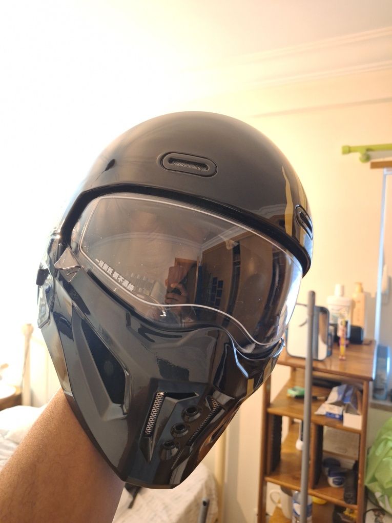Capacete tam. M (NOVO)
