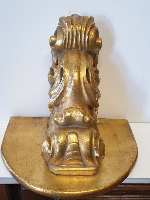 grande antiga mísula em talha dourada