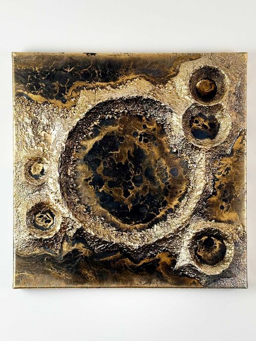 Quadros autorais com texturas volumosas