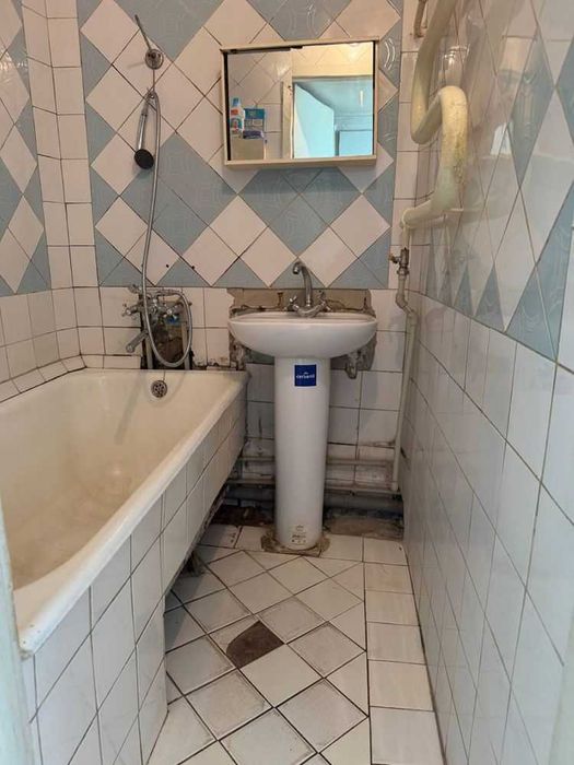 E S3 Продам 2к. квартиру ул. Непокоренных, 68