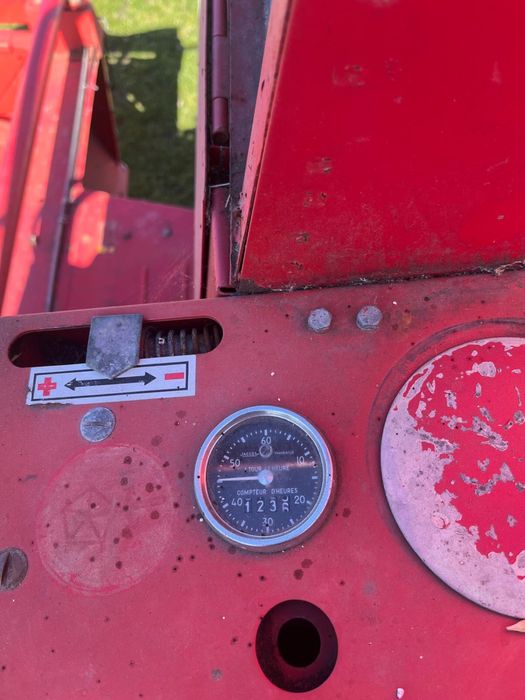 Sprzedam Kombajn Massey Ferguson MF 240 z sieczkarnią