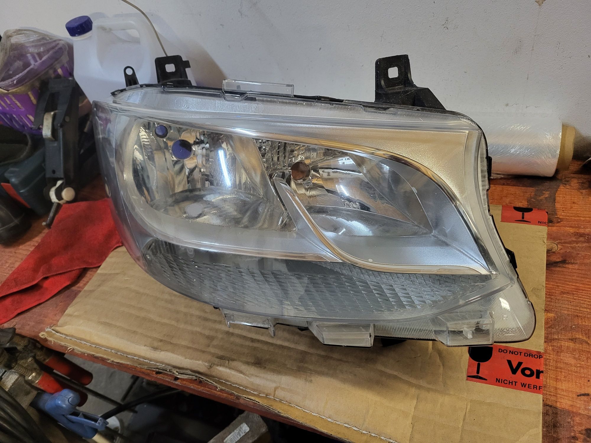 Lampa prawa przednia Mercedes sprinter 910