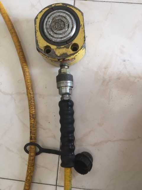 Bomba Hidráulica Manual Enerpac P392 e Acessórios