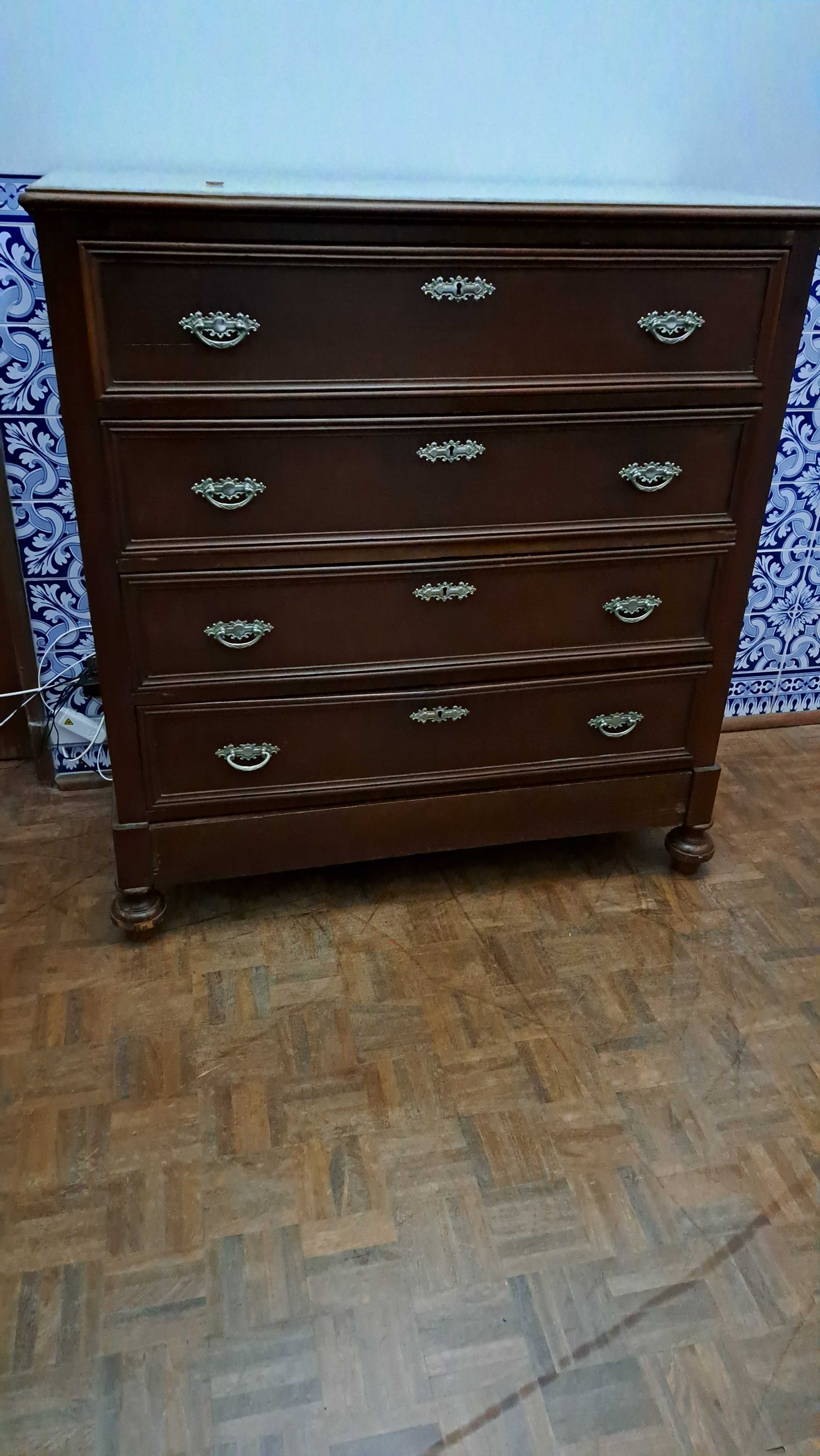 Comóda 4+1 Gavetas com tampo pedra