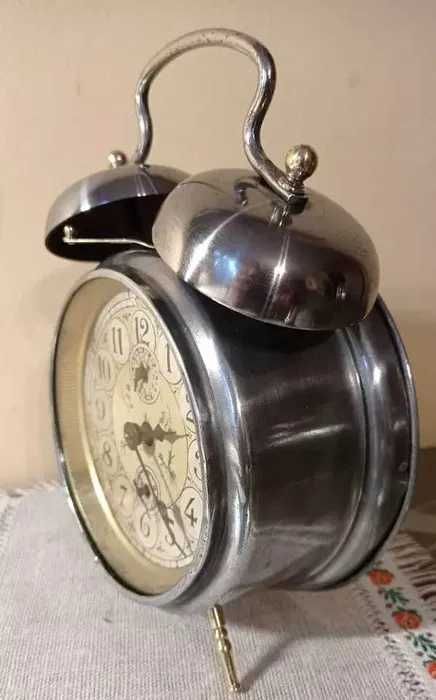Stary budzik Manufacture Bethune z dwoma dzwonkami 1920r