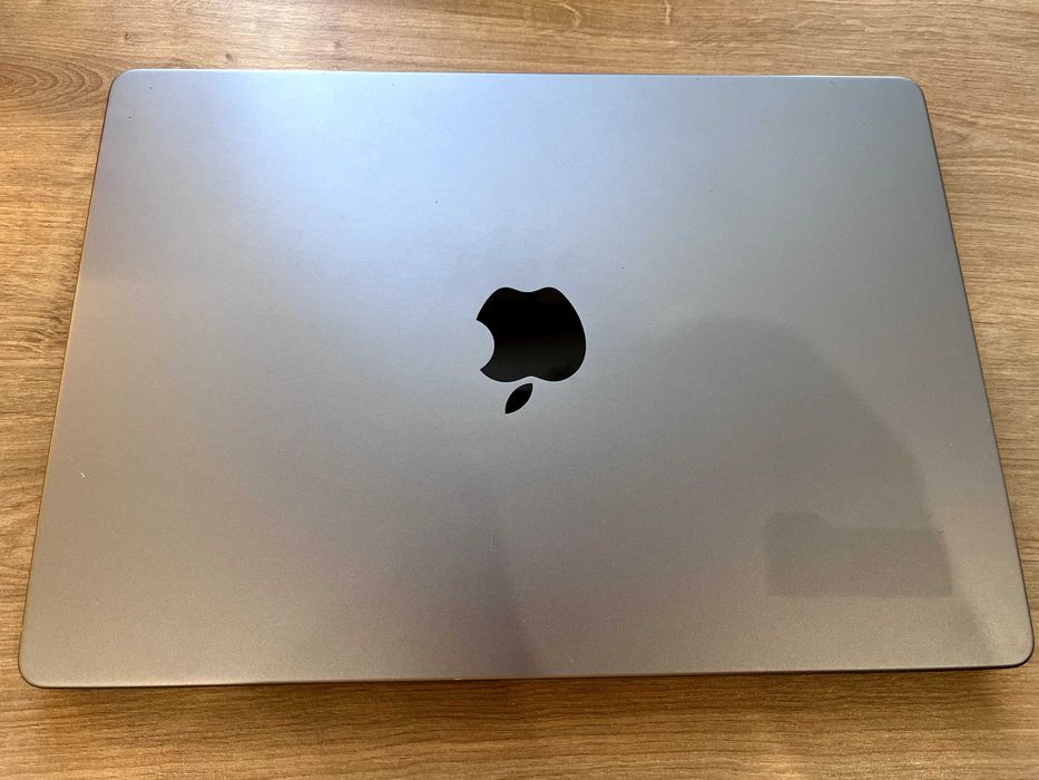 Apple MacBook Pro 14-inch (2021) M1 Pro / 16GB RAM / 512GB SSD