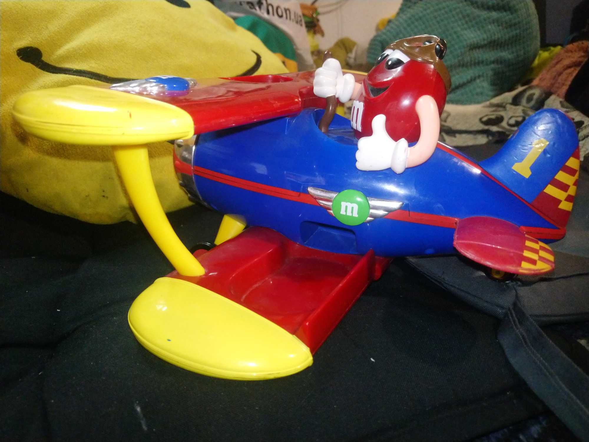 Самолет M&M´s Airplane Диспенсер детский самолет игрушка.