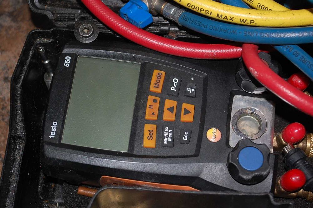 Manometr Testo 550 - elektroniczna oprawa zaworowa