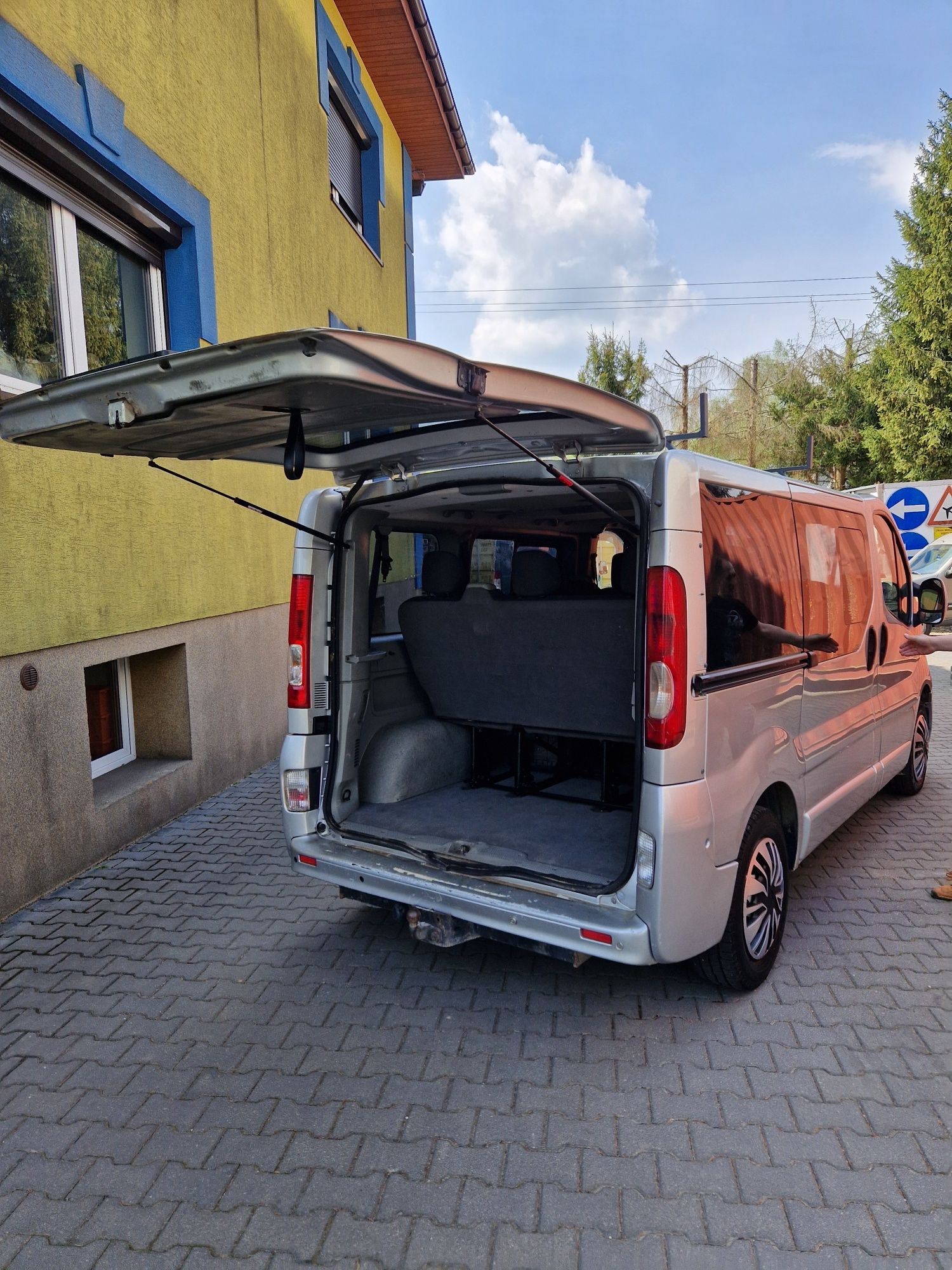 Renault Trafic doka brygadowy 8 osobowy brygadówka 6  osób 9 osp scudo