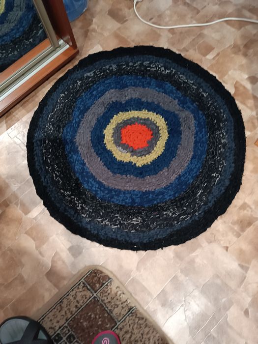 Продам в'язаний коврик.