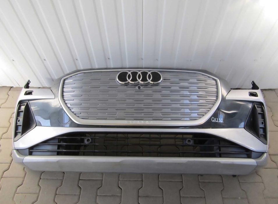 Бампер решітка фари Audi Q4 E-tron