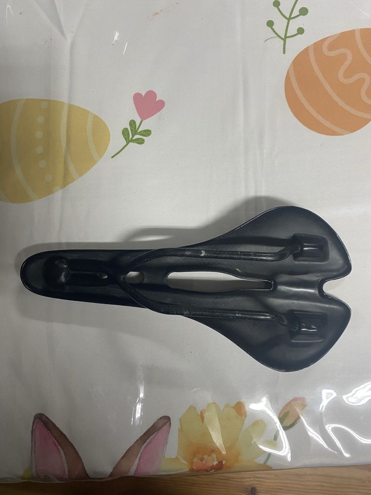 Selim todo de carbono em perfeito estado