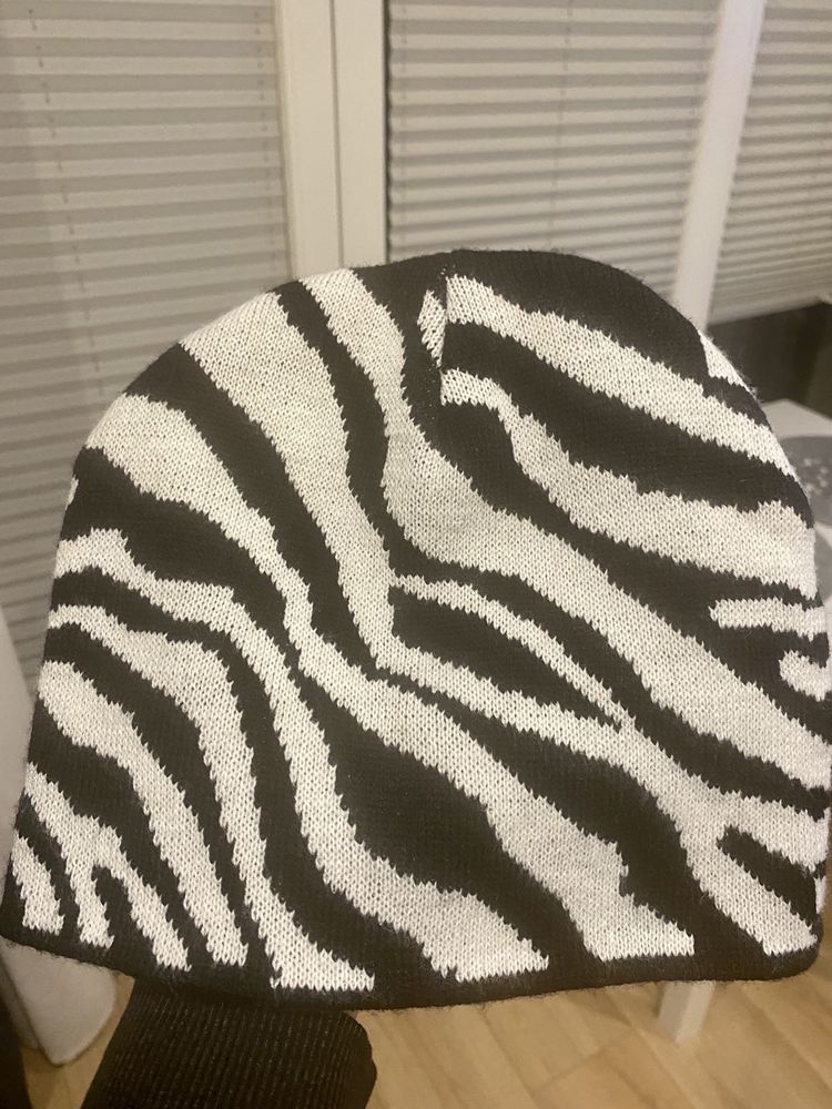 Czapka zebra bialo czarna