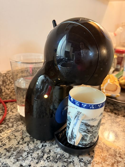 Cafeteira Dolce gusto nescafe