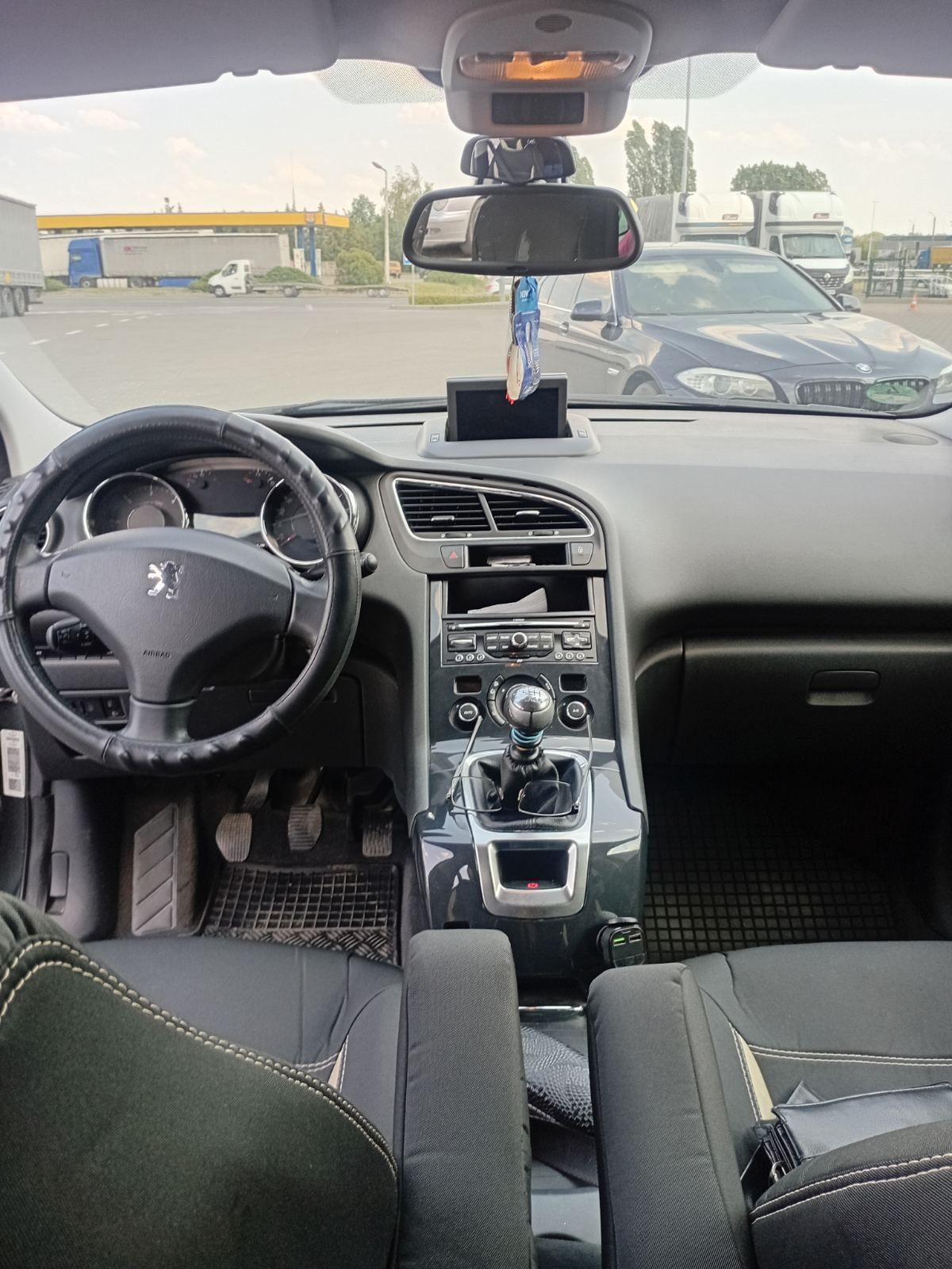 Продам автомобіль Peugeot 5008
