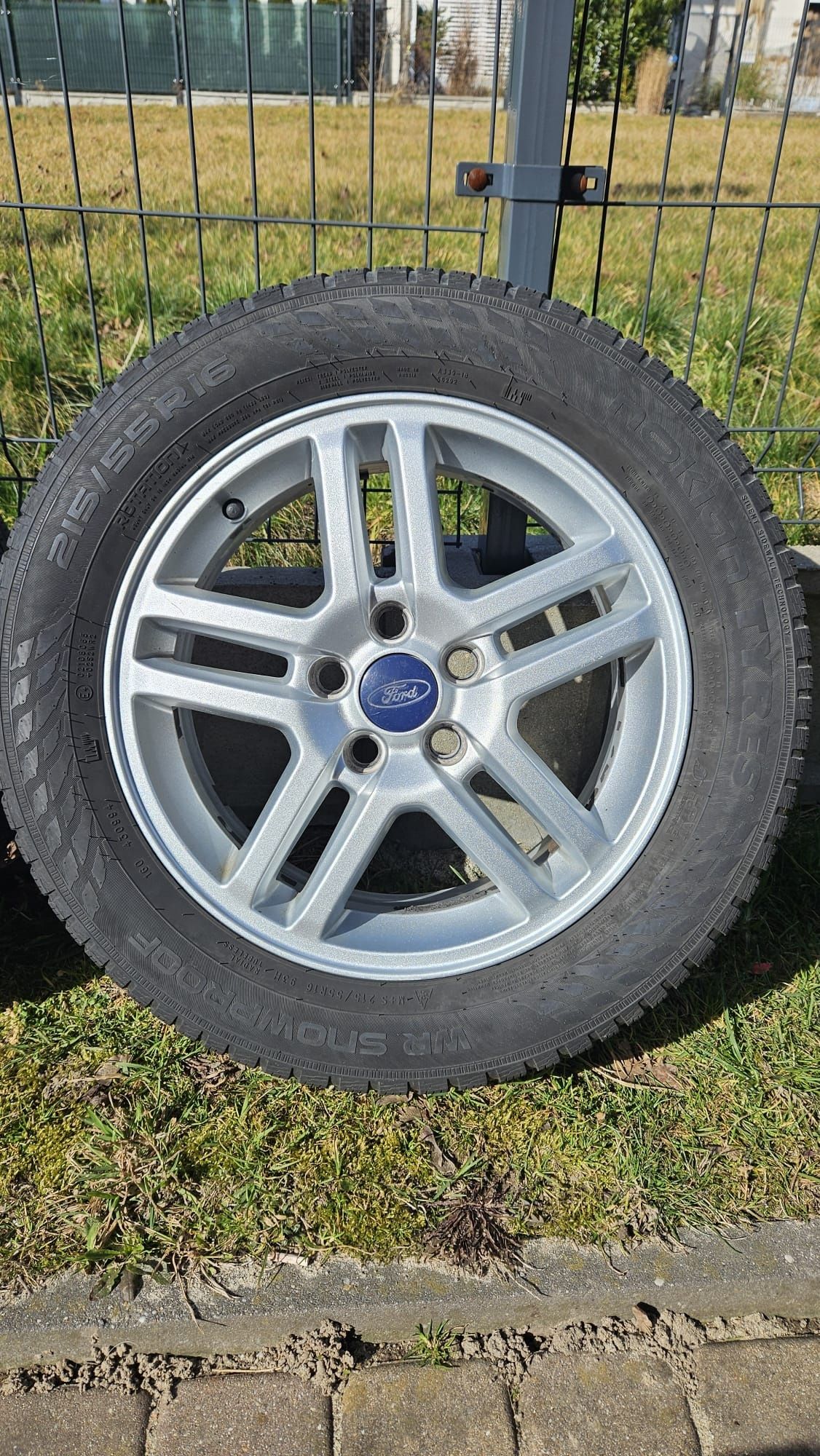 Sprzedam oryginalne felgi aluminiowe 16 Ford  z oponami zimowymi!!!