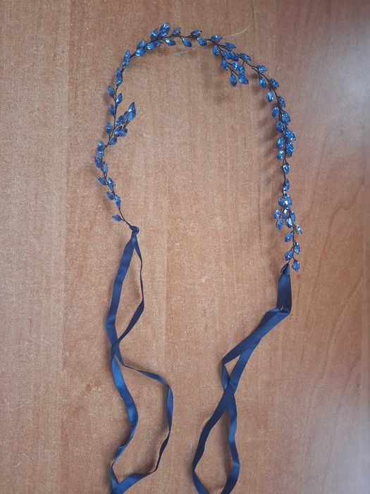 Niebieska opaska wiązana kryształki