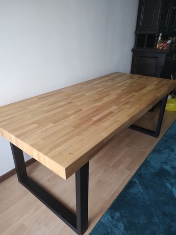 Drewniany stół loftowy