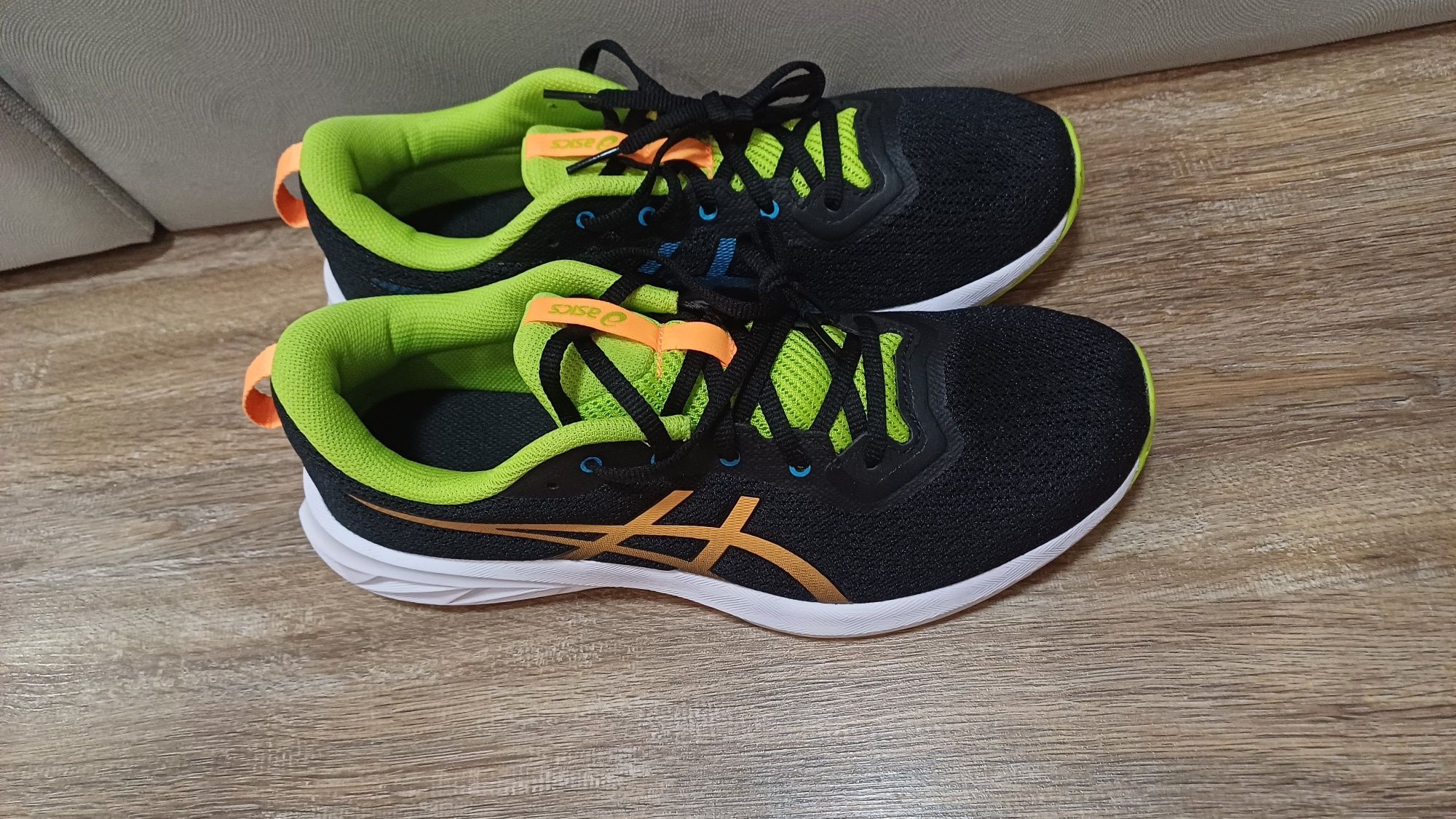 Чоловічі кросівки ASICS Versablast 2 оригінал