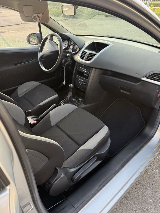 Peugeot 207 1.4 HDi (2008) – Económico e Fiável