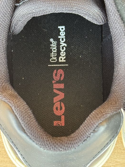 Buty męskie Levi’s 43 EU – prawie nowe, oryginał, czarne sneakersy