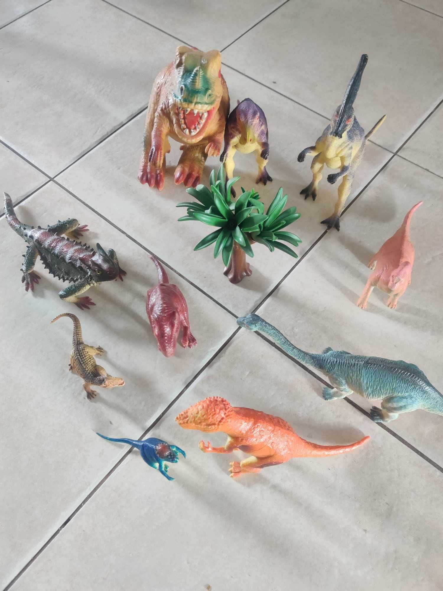 Zestaw dinozaurów 80+ gra interaktywna Świat Dinozaurów plus szablony,