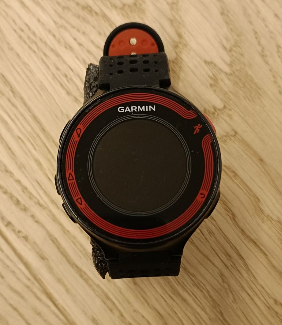 Zegarek biegowy GARMIN Forerunner 220 z oryginalną ładowarką USB