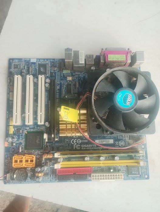 Процесори, материнки до ретро комп'ютерів.