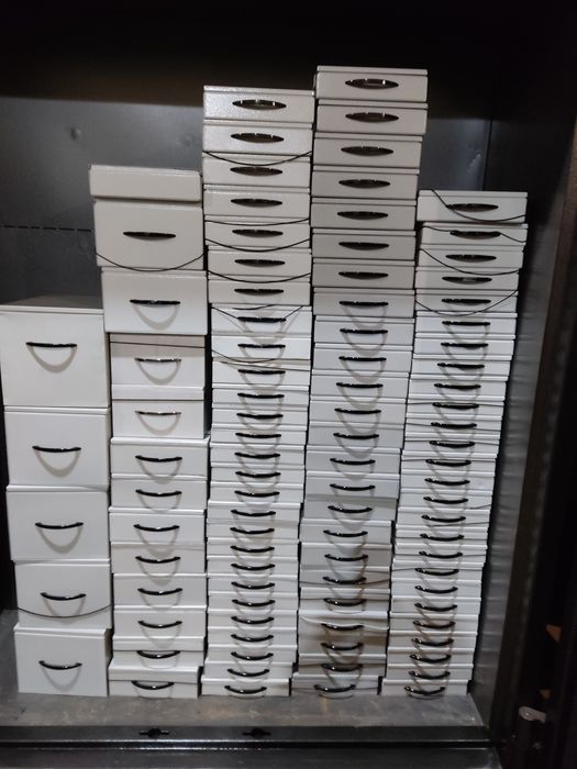 Продаю б.у депозитні бокси.