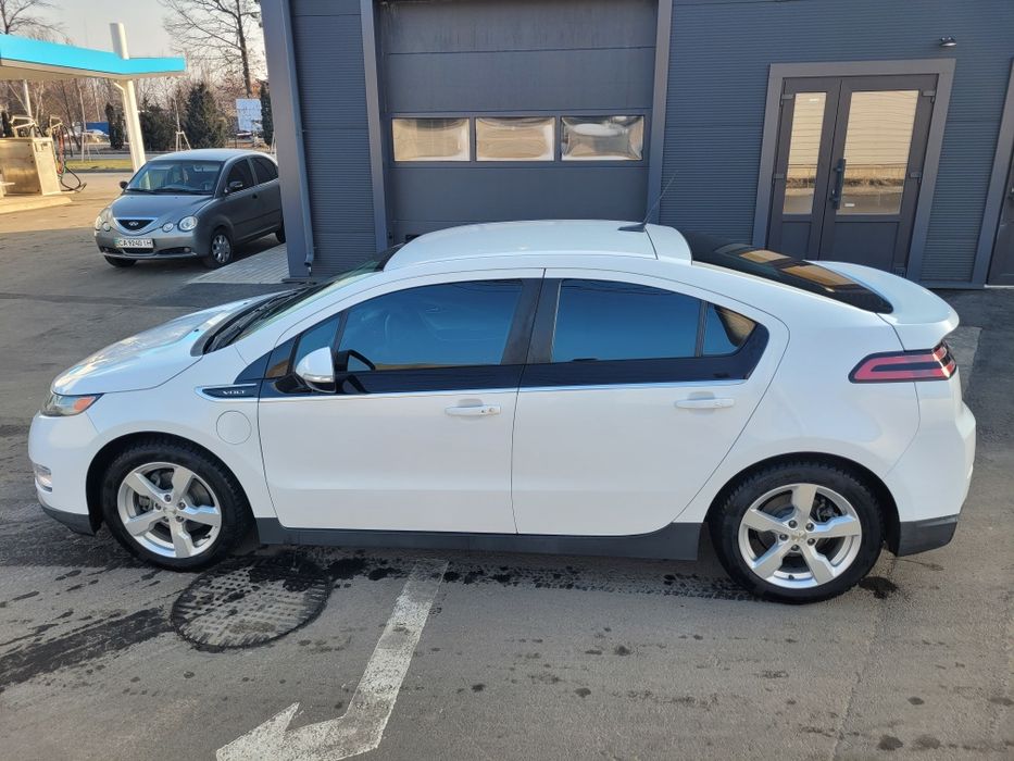 Підзаряжаємий гібрид ШЕВРОЛЕ VOLT