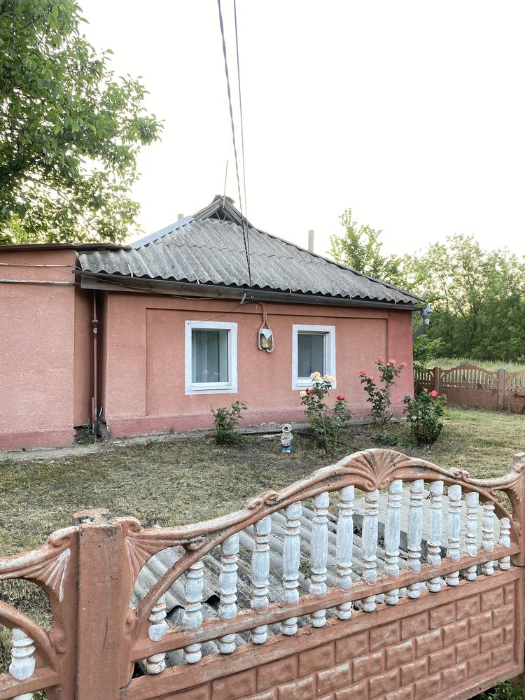 Продам будинок з великою земельною ділянкою