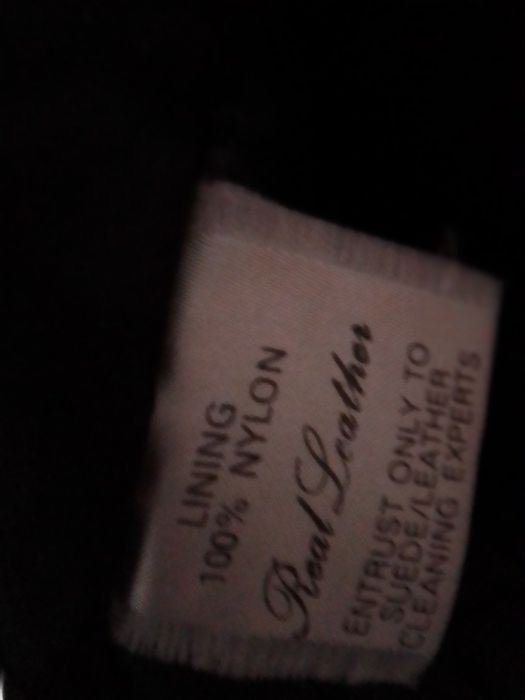 Косухи кожані на синтопоні.майже нові.