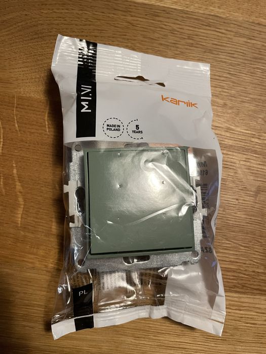 Łącznik jednobiegunowy Karlik Mini 61MWP-1 szalwiowy